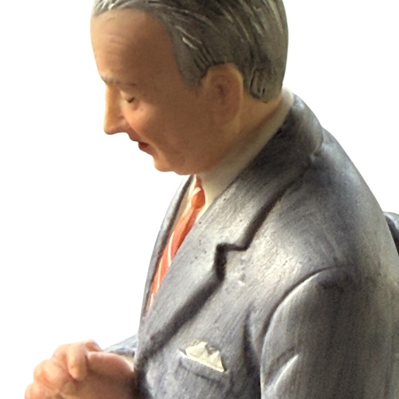 Norman Rockwell "Giving Thanks" Porcelain Figurine Thanksgiving Theme: AUTHENTIC - Picture 5 of 9